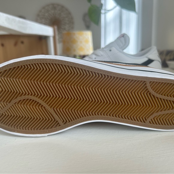 Nike: Women’s Court Legacy - Picture 2 of 4